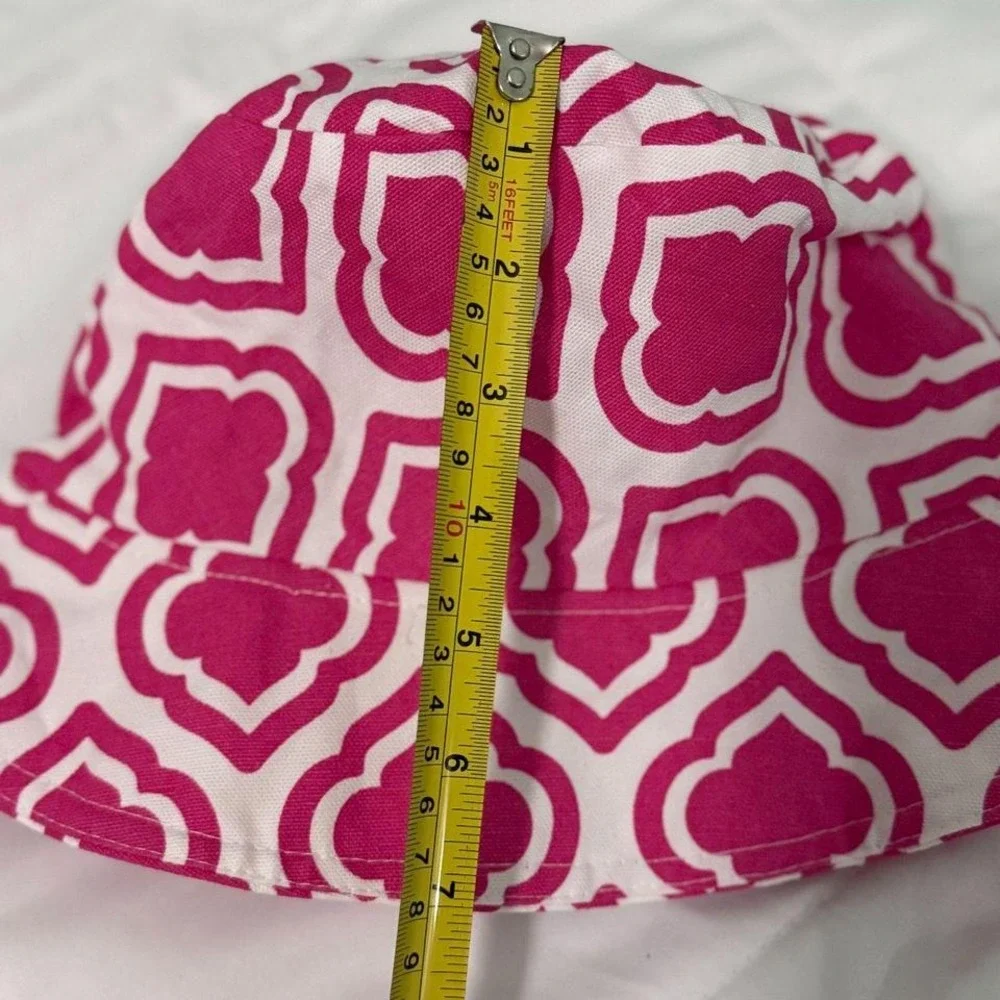 Pink and white women's‎ or girl's bucket hat